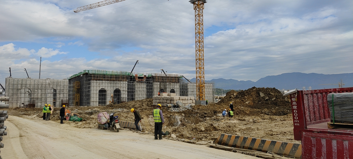 Construction of 4392m Xia Gongla Mountain Tunnel