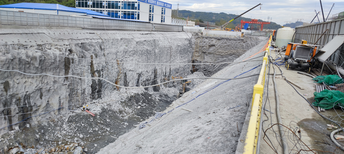 Construction of 4392m Xia Gongla Mountain Tunnel